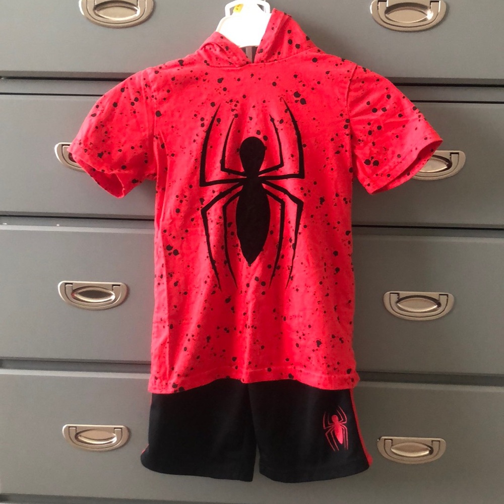 Marvel Spider-Man Red and Black Graphic Set